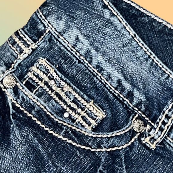 Maurices Light Wash Denim Capris Size 13/14 #124 - Picture 2 of 6